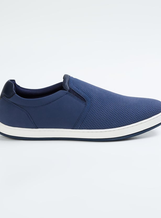 Men Solid Slip-On Casual Shoes