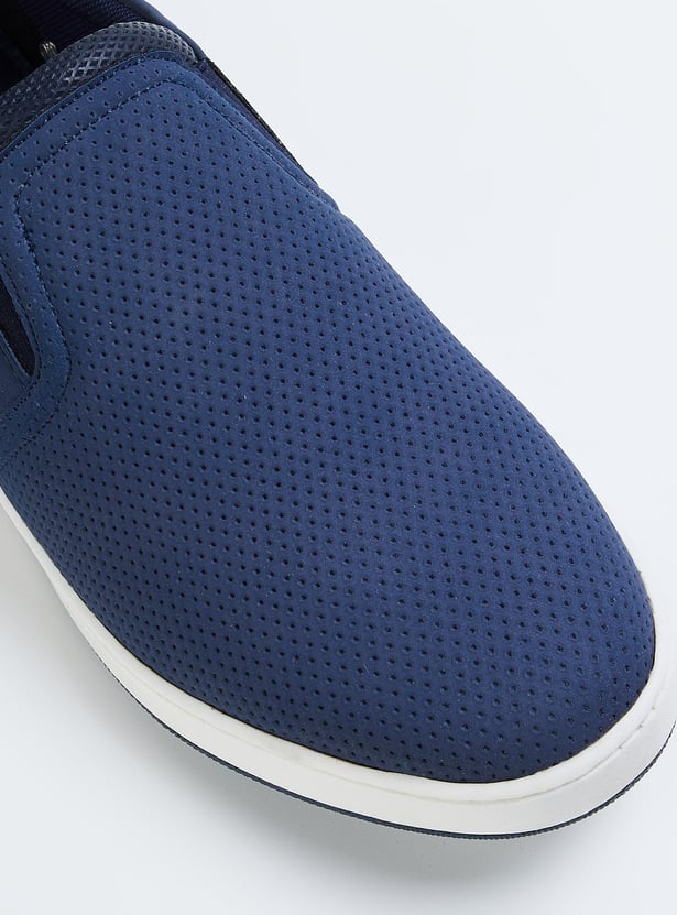 Men Solid Slip-On Casual Shoes