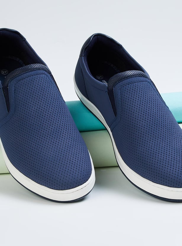 Men Solid Slip-On Casual Shoes