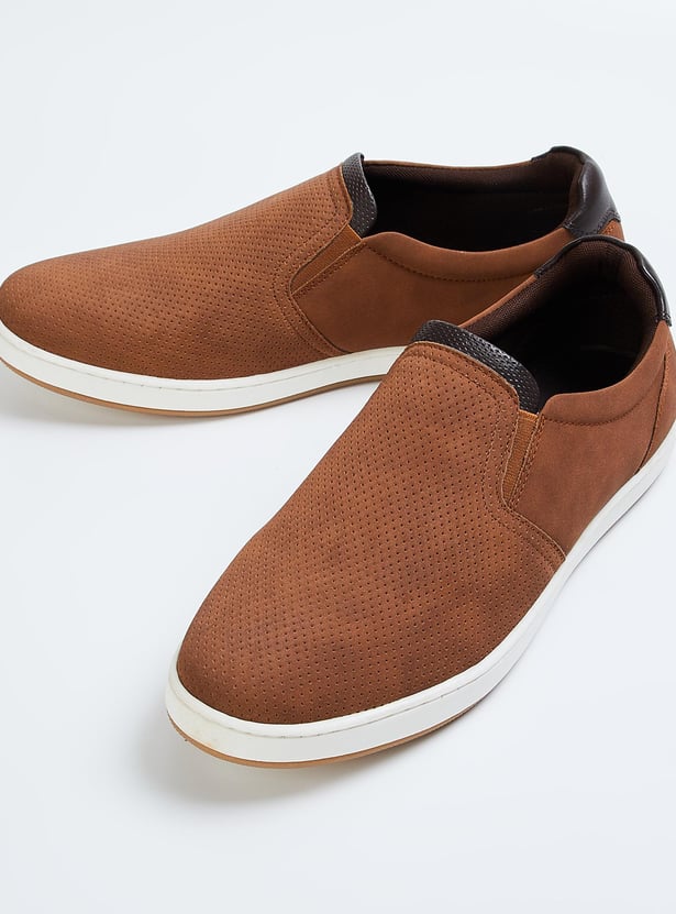 Men Solid Slip-On Casual Shoes