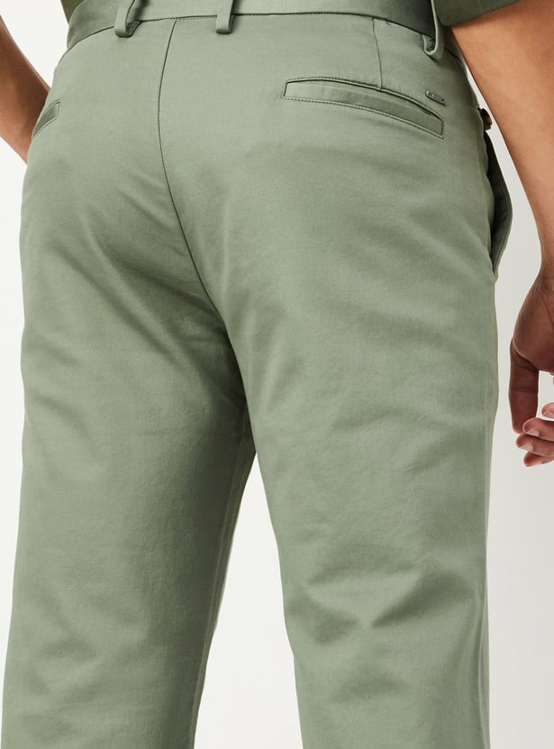 Men Solid Slim Fit Chinos