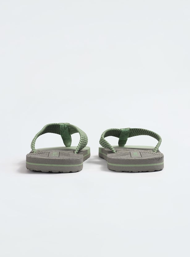 Men Colourblocked V-Strap Slippers