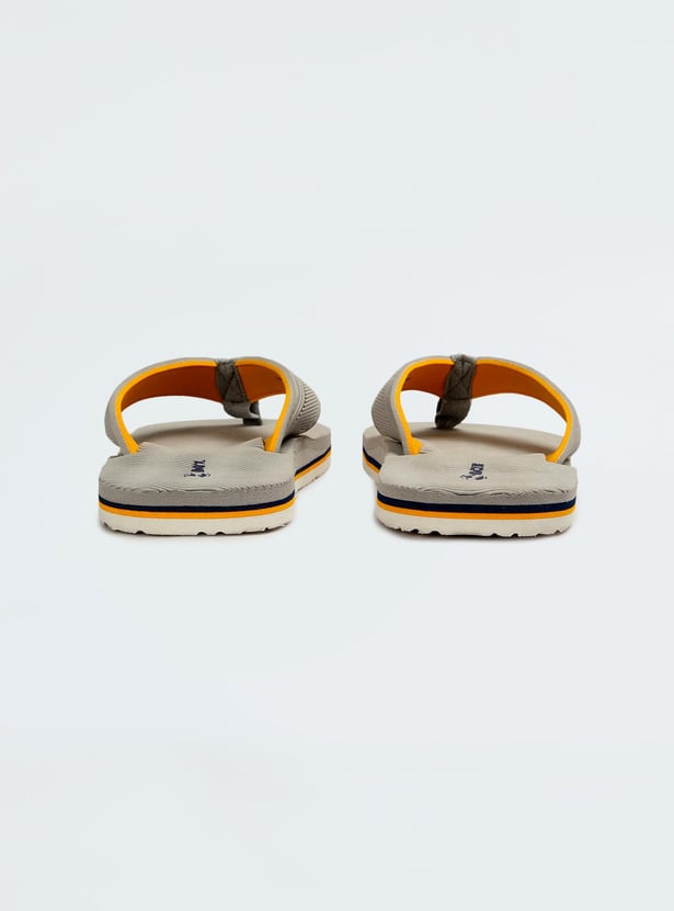 Men Textured V-Strap Slippers