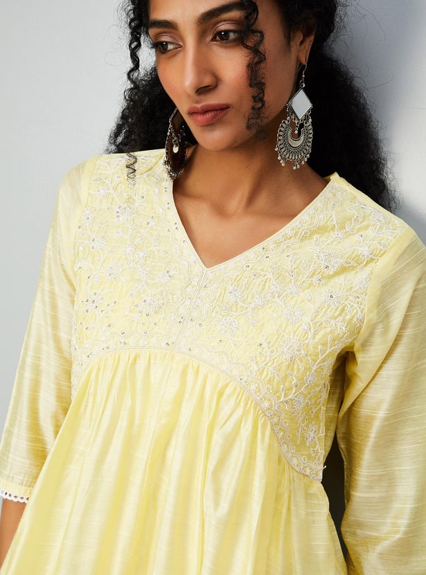 Women Embroidered Kurta with Pocket