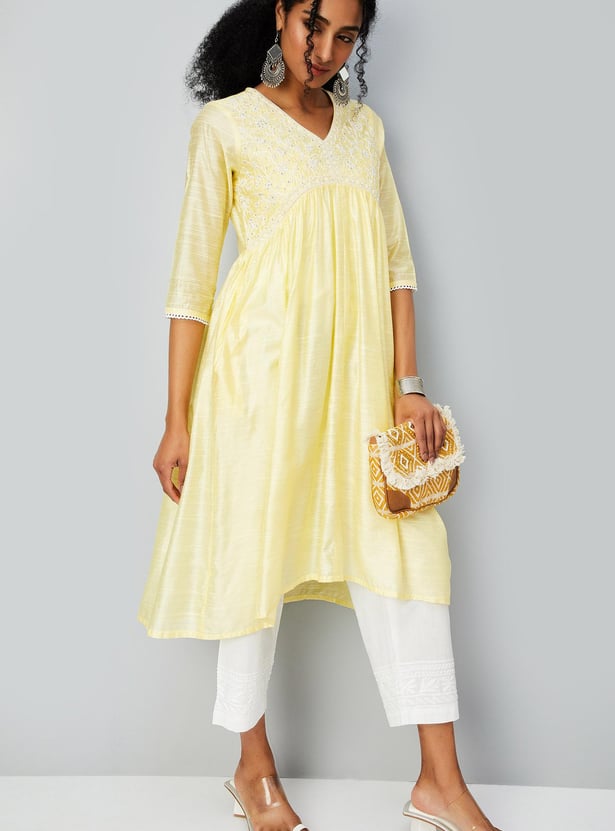 Women Embroidered Kurta with Pocket