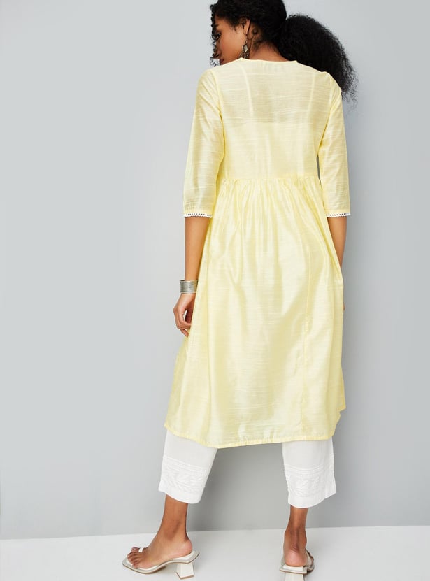 Women Embroidered Kurta with Pocket