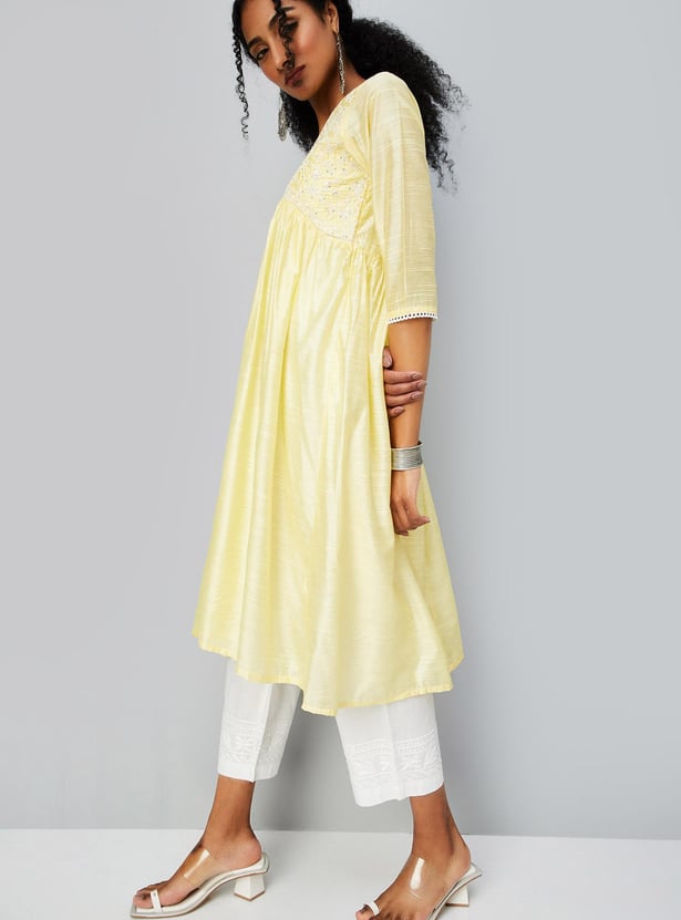 Women Embroidered Kurta with Pocket