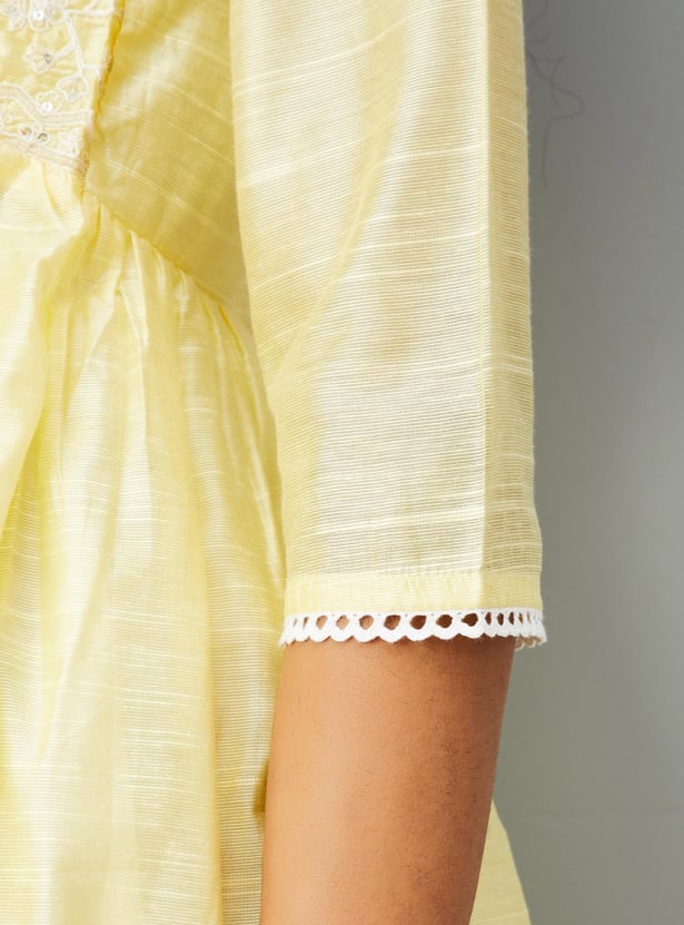 Women Embroidered Kurta with Pocket