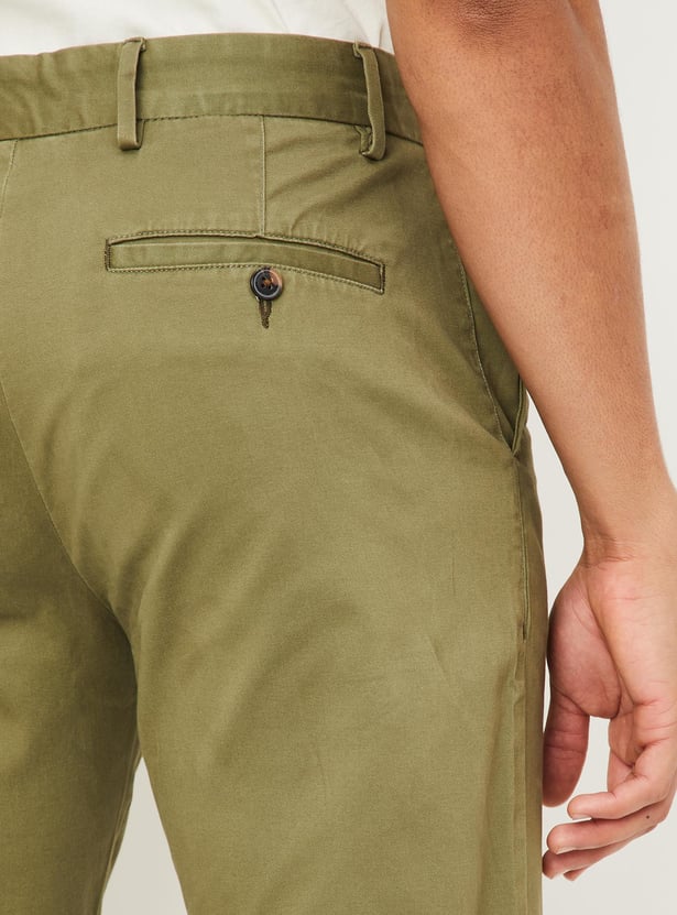 Men Solid Straight Fit Chinos