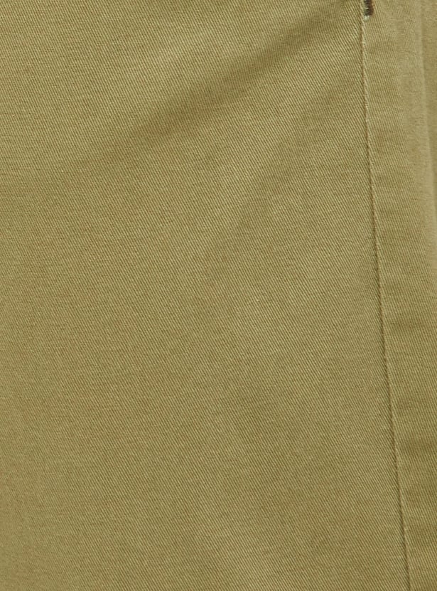 Men Solid Straight Fit Chinos