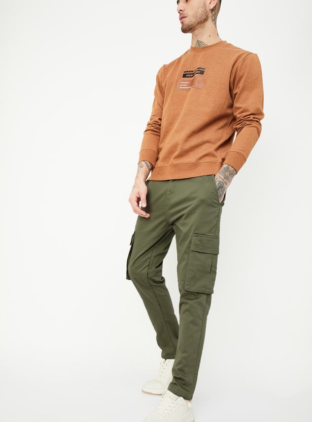 Men Solid Carrot Fit Cargo Trousers