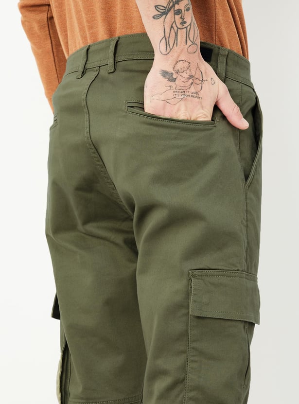 Men Solid Carrot Fit Cargo Trousers