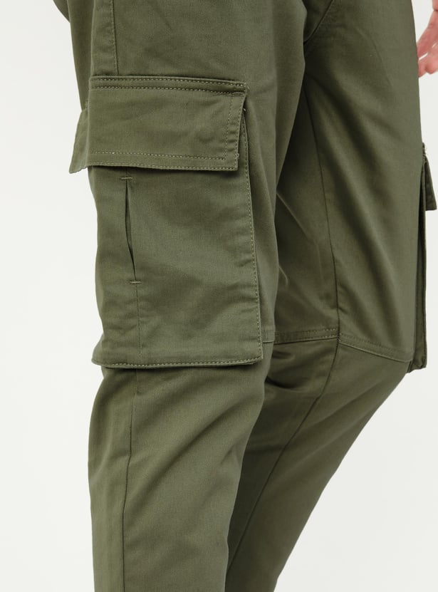 Men Solid Carrot Fit Cargo Trousers