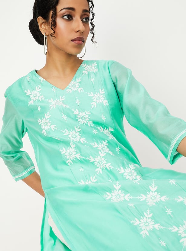 Women Embroidered Three-quarter Sleeves Straight Kurta