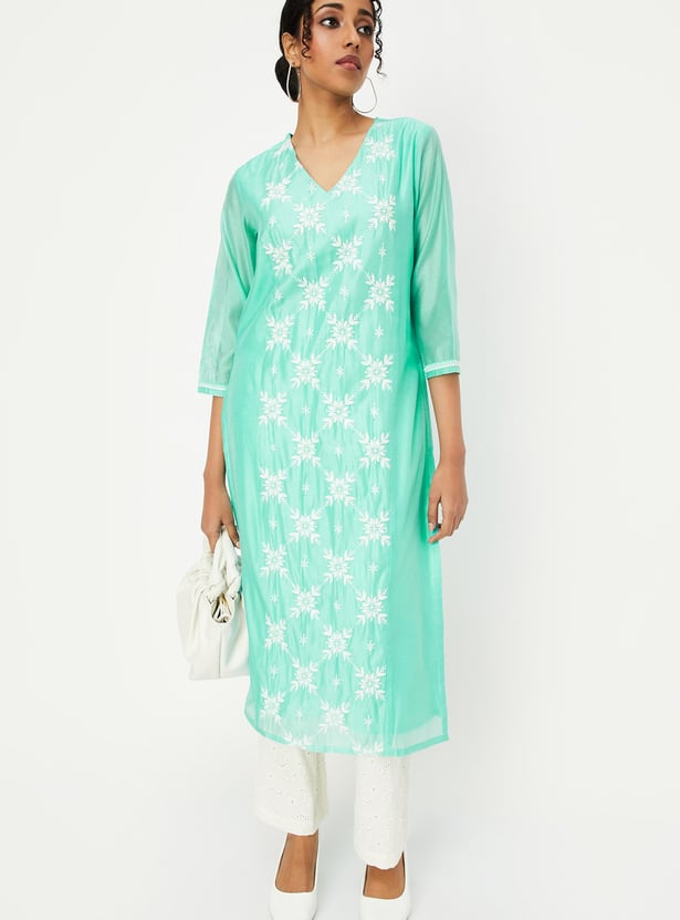 Women Embroidered Three-quarter Sleeves Straight Kurta