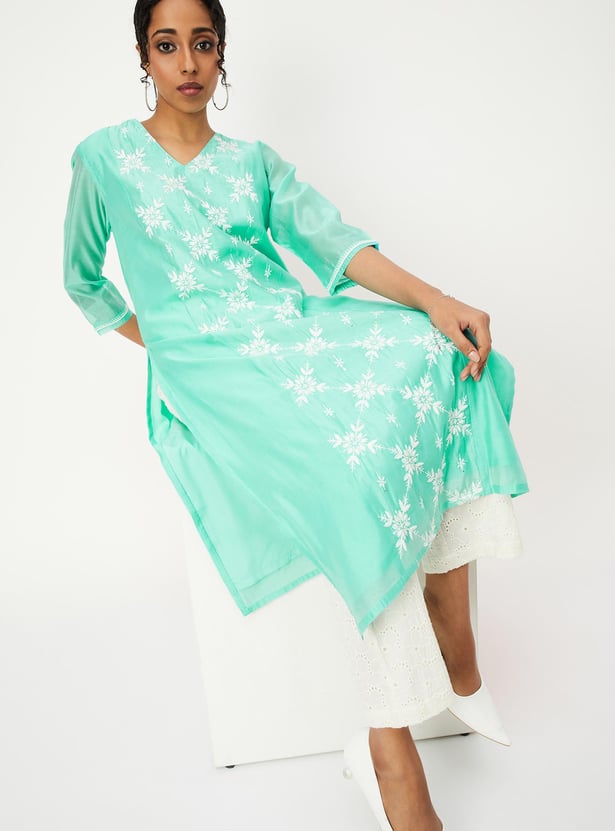 Women Embroidered Three-quarter Sleeves Straight Kurta