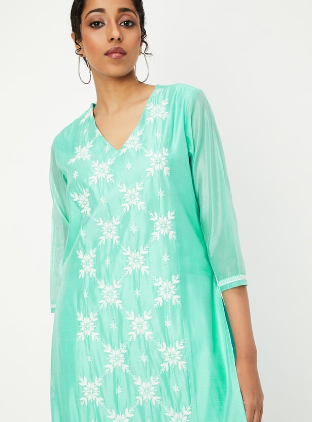 Women Embroidered Three-quarter Sleeves Straight Kurta
