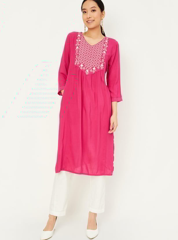 Women Embroidered V-Neck Kurta