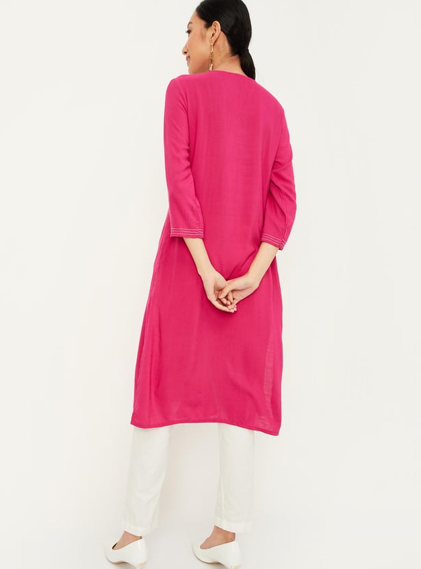 Women Embroidered V-Neck Kurta