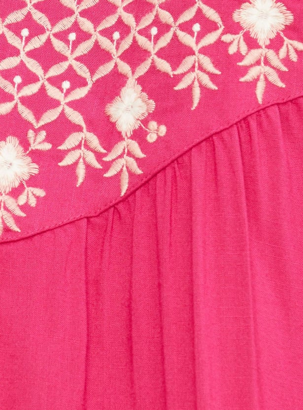 Women Embroidered V-Neck Kurta