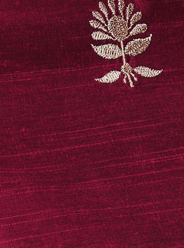 Women Embroidered Straight Kurta