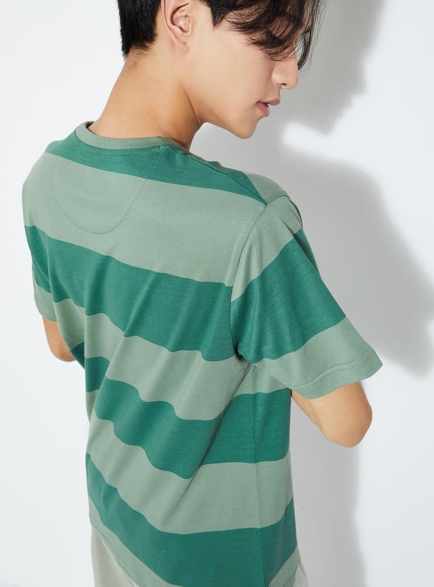 URB_N Men Slim Fit Striped T-shirt