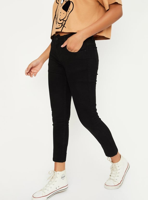 Women Solid Skinny Fit Jeans