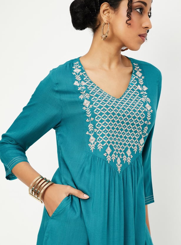 Women Embroidered Yoke Straight Kurta