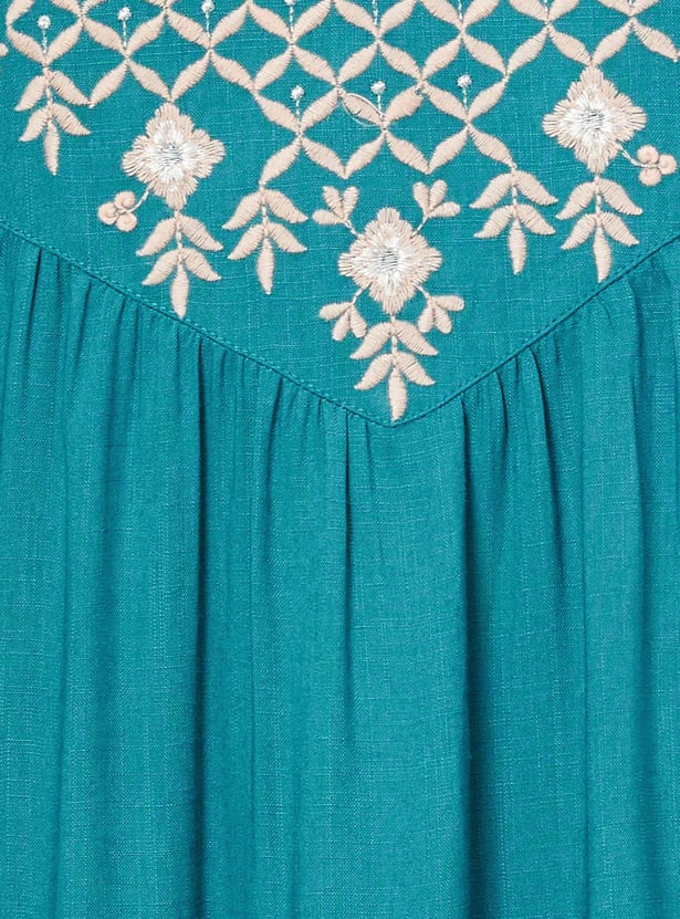 Women Embroidered Yoke Straight Kurta