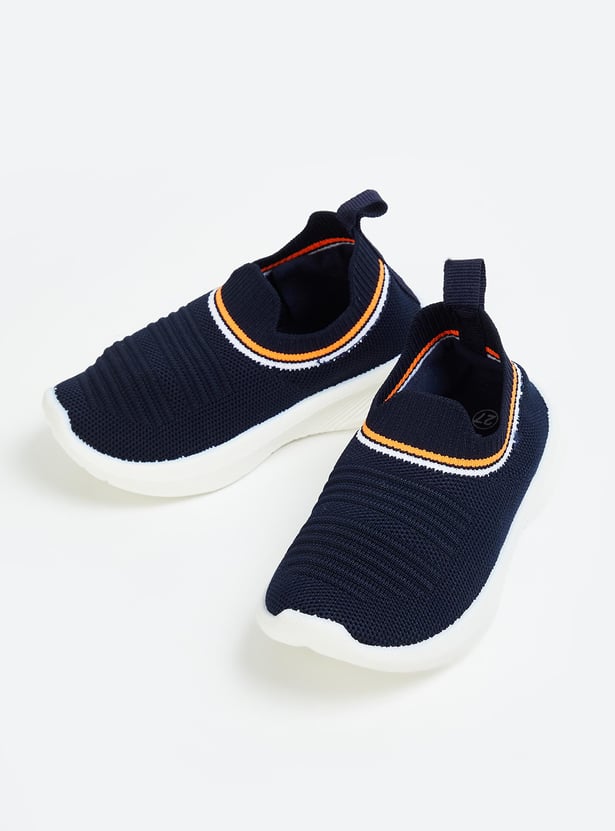 Boys Textured Slip-On Sports Shoes