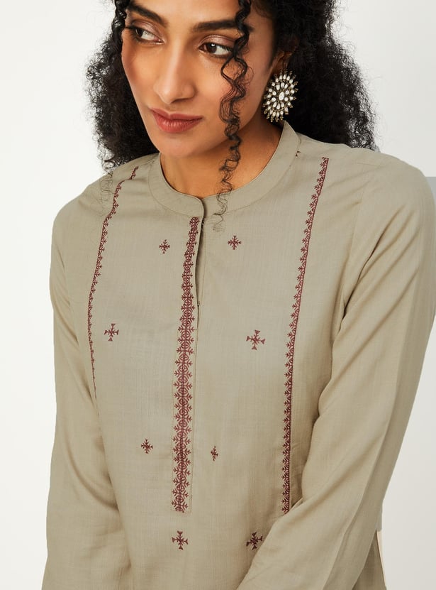 Women Embroidered Kurta with Pocket