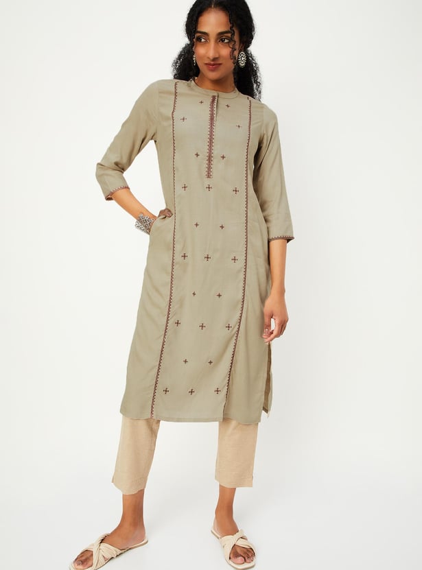 Women Embroidered Kurta with Pocket