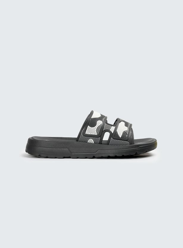 Men Colourblocked 3D Detailed Sliders