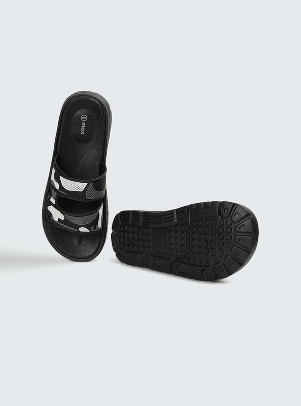 Men Colourblocked 3D Detailed Sliders