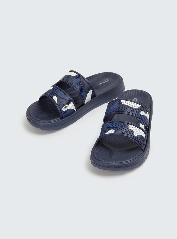 Men Colourblocked 3D Detailed Sliders