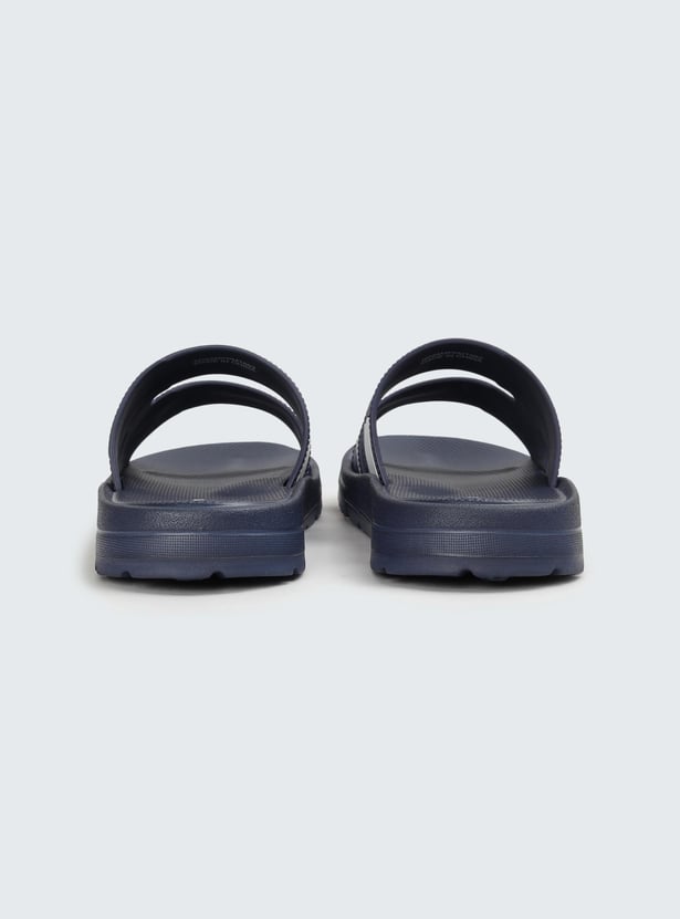 Men Colourblocked 3D Detailed Sliders