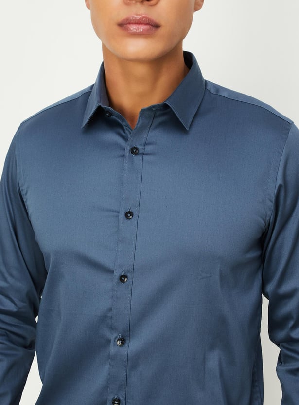 Men Solid Slim Fit Formal Shirt