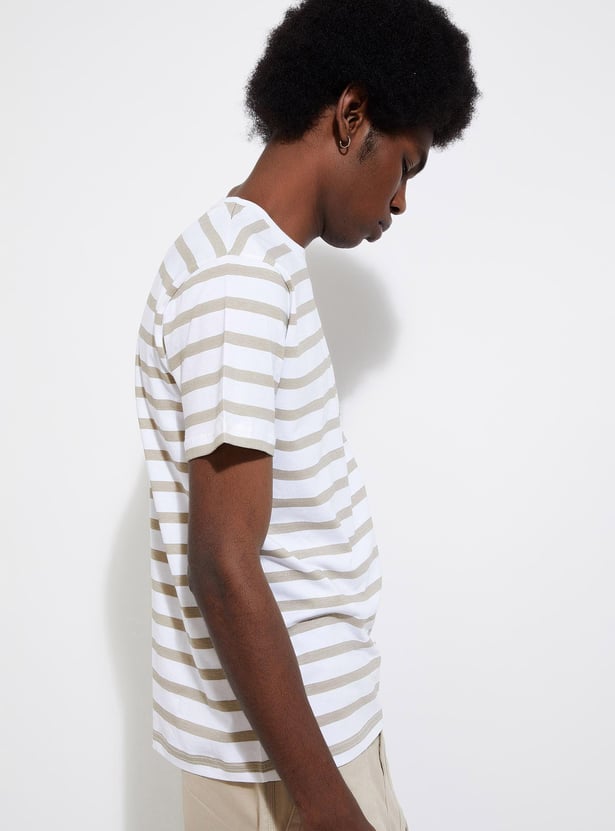 URB_N Men Slim Fit Striped T-shirt