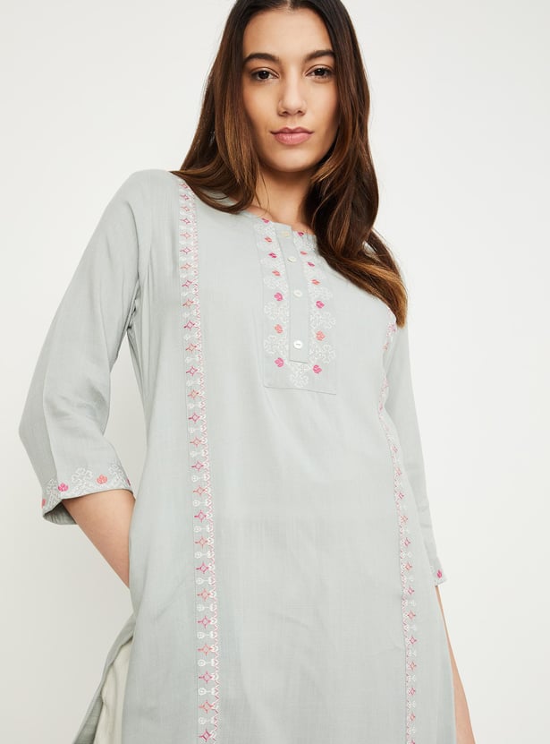 Women Embroidered Straight Kurta