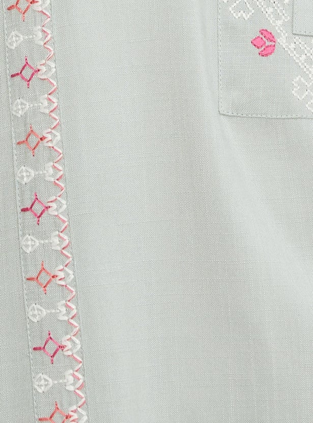 Women Embroidered Straight Kurta