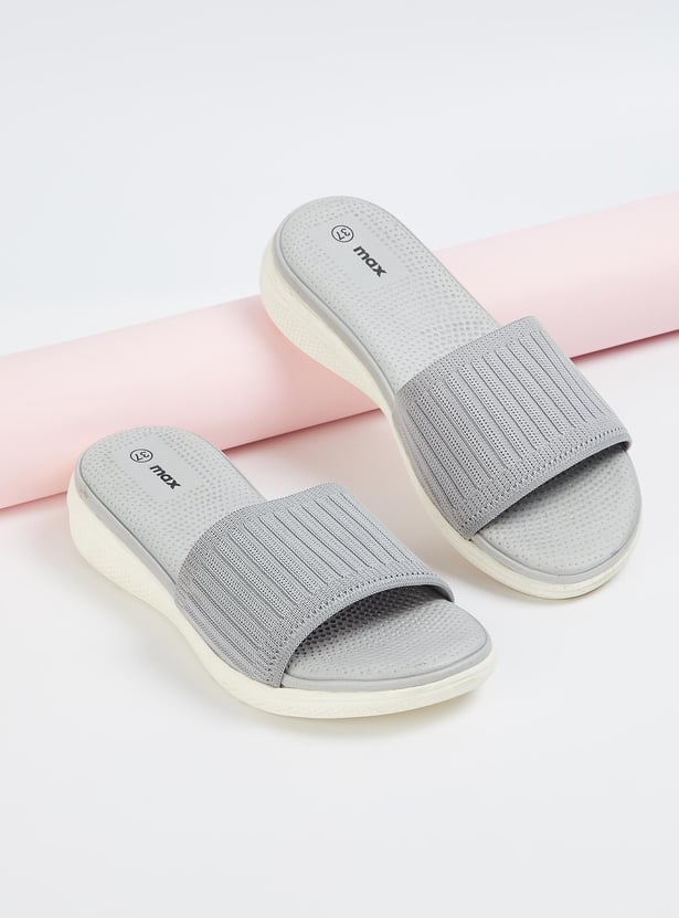 Women Knit Sliders