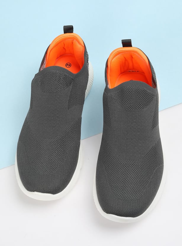 Men Knit Slip-On Sports Shoes