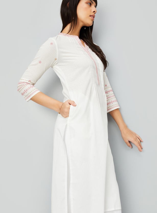 Women Embroidered Kurta with Pocket