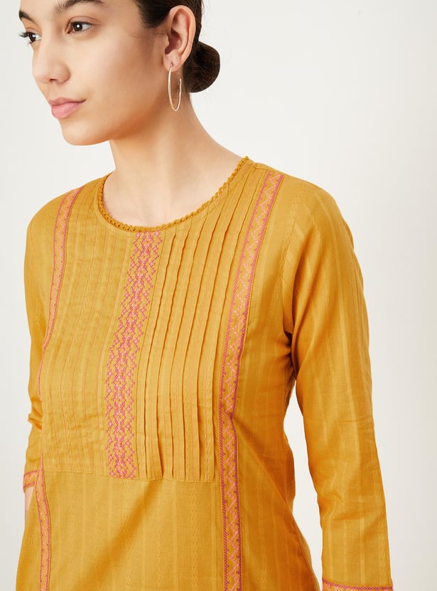 Women Embroidered Yoke Kurta with Pocket