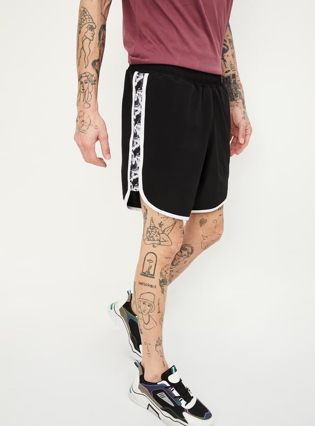 Men Printed Side Panel Active Shorts