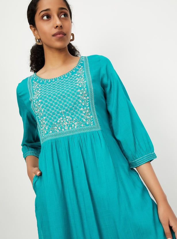 Women Embroidered Straight Kurta