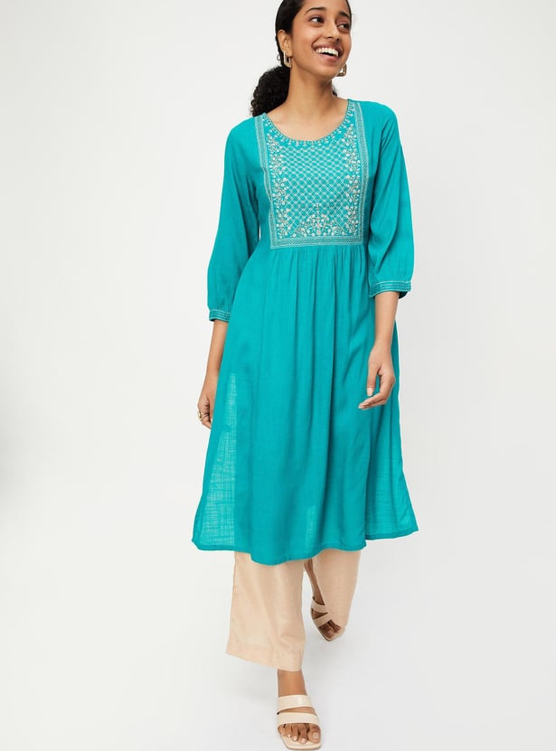 Women Embroidered Straight Kurta