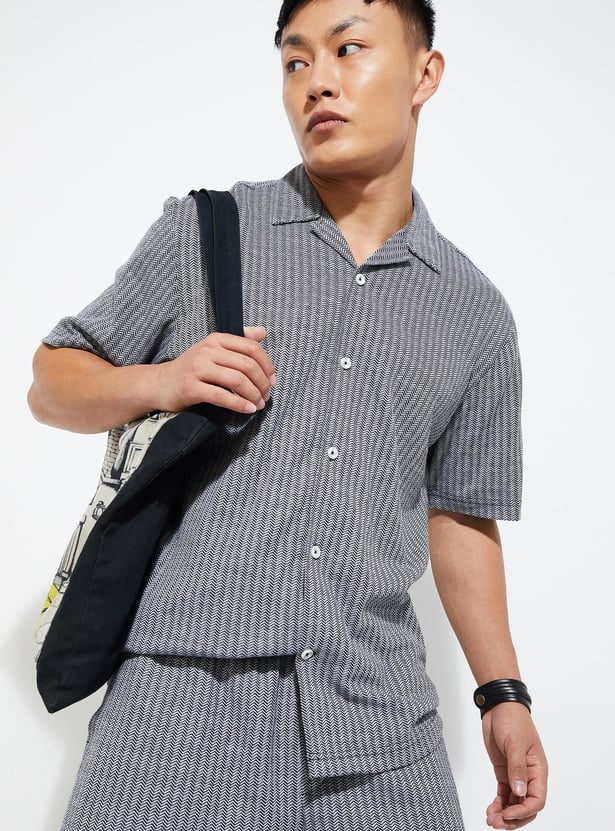 URB_N Men Regular Fit Herringbone Resort Shirt