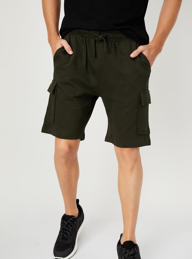 Men Solid Cargo Sports Shorts