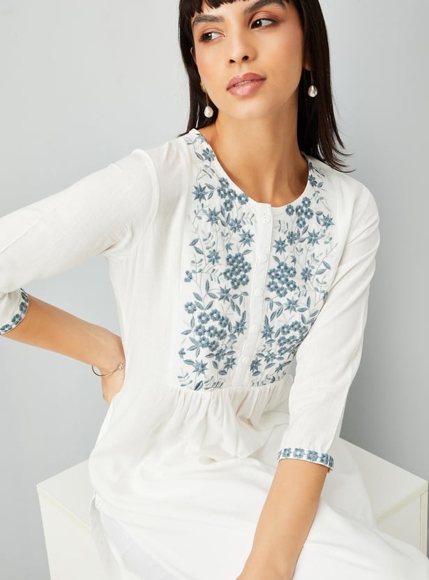 Women Embroidered Kurta with Pocket